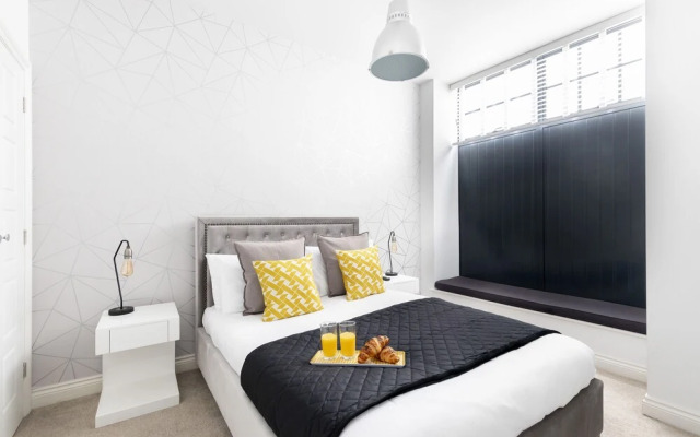 Elliot Oliver - Stylish 2 Bedroom Town Centre Apartment