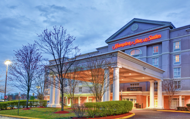 Hampton Inn & Suites Fredericksburg-at Celebrate Virginia