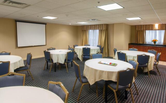 Holiday Inn Express Hotel & Suites Buffalo-Airport, an IHG Hotel