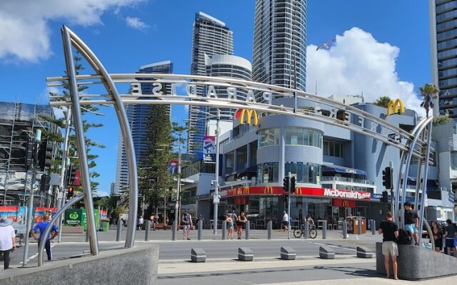 3 Bedroom Surfers Paradise Apartment