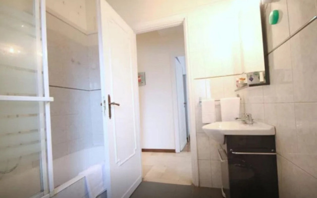 Robi's 1 Bed in Superb Location!