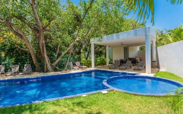 Entire House- 3BR with Private Roof Top Deck