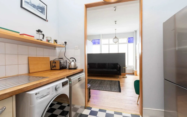 Stylish 2 Bedroom Converted Victorian Storefront