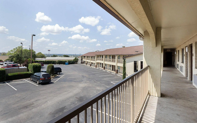 Quality Inn Near Lake Marble Falls