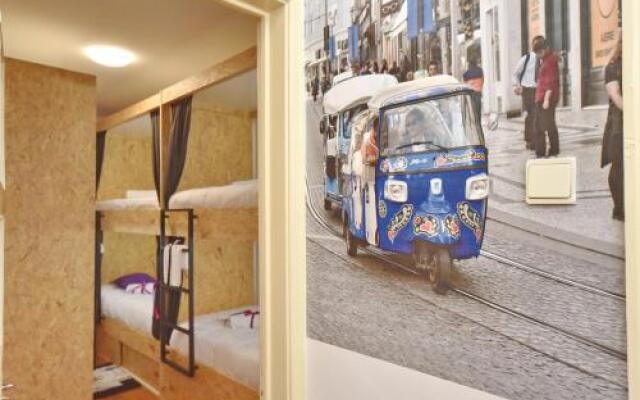 Tuk Tuk Hostel