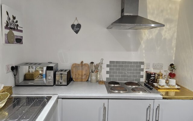 Beautiful En-suite Studio in Leeds -lower Floor