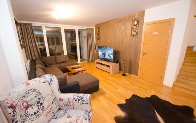 Penthouse Seven Private Roof Terrace Lake View