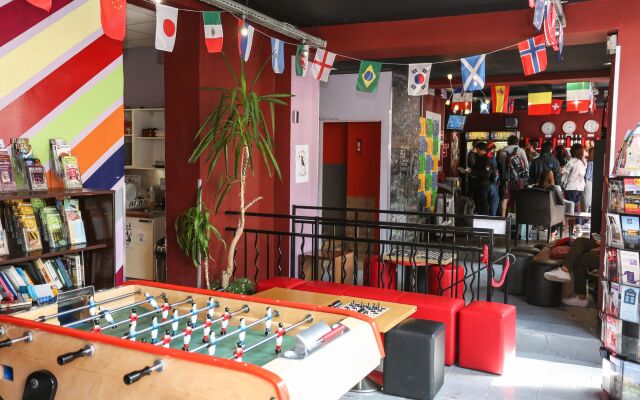 Le Montclair Montmartre by River Hostel