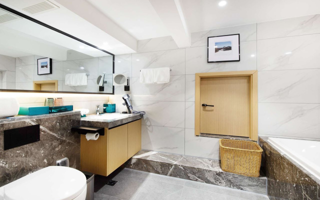 Novotel Living Yunnan Dianchi Times