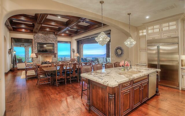 Palisades Estate 5 BR by Casago