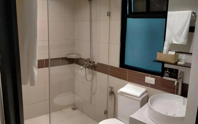 The Henry Resort Taramindu Laiya