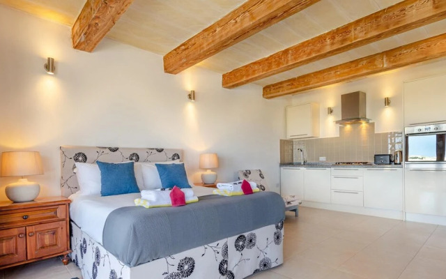 Gozo PH w Private Rooftop Jacuzzi Terrace Views