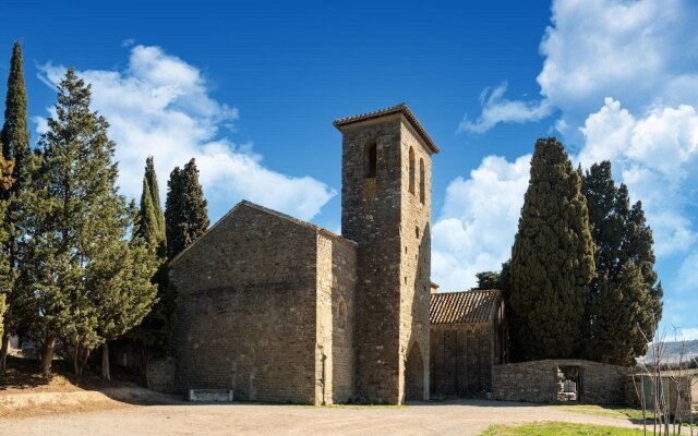 Villa in Montbrun With Pool and Mountain Views
