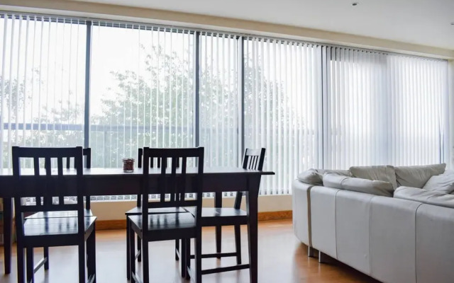 Modern 2 Bedroom East London Apartment by Olympic Park