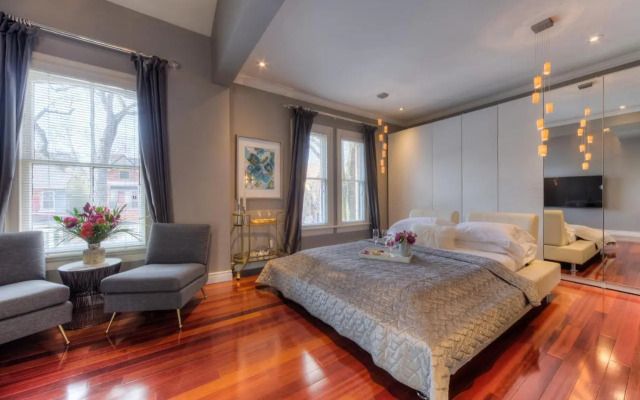 Downtown Luxury Victorian Retreat