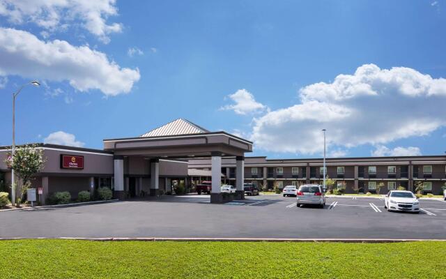 CLARION INN &amp; SUITES RUSSELLVILLE I-40