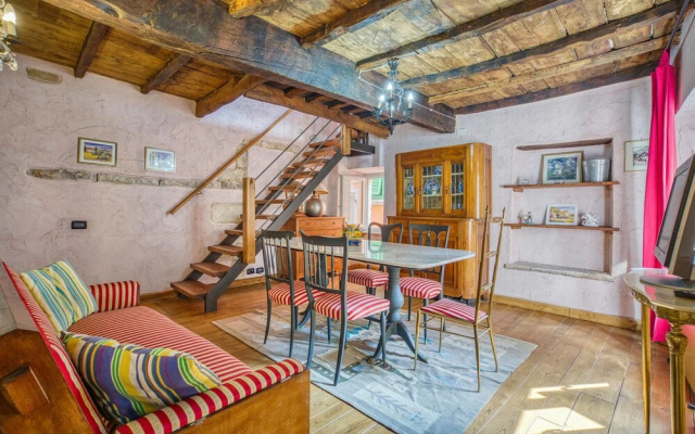 Amazing Home in Bedizzano With 2 Bedrooms and Wifi