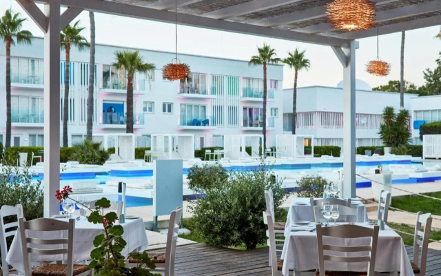 So White Club Resort
