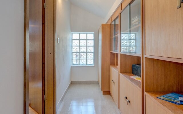 Beachfront apt at Exclusive Location Near Center