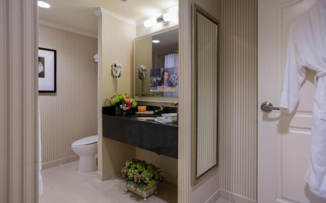 Salem Waterfront Hotel & Suites