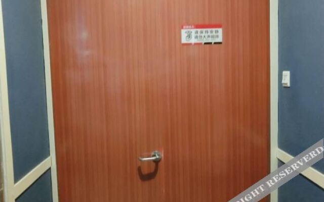 Changee Hotel MINI (Shanghai Zhoupu Fanrong Road Subway Station)