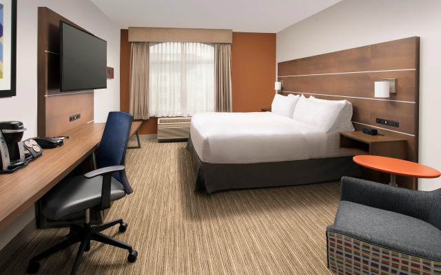Holiday Inn Express & Suites Baltimore - BWI Airport North by IHG