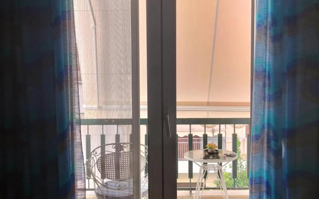 Modern-Lux Central 1 Bedroom Condo