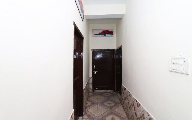 Oyo 42733 Silver Homes