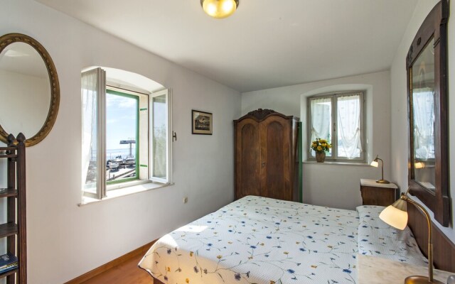 Charming Historic 2nd Floor Sea View Apartment