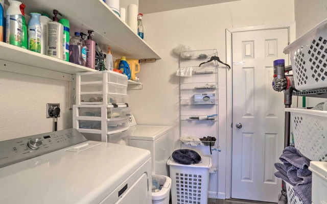 Coastal-view Apartment Near Downtown Anchorage!