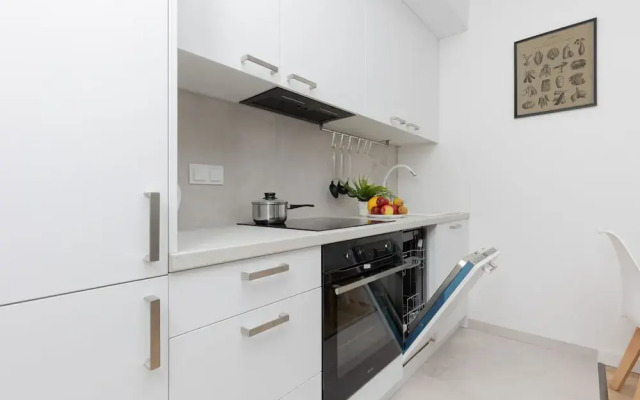Warsaw Apartment Postępu by Renters