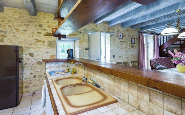 Beautiful Holiday Home in Wooded Grounds Near Villefranche-du-périgord