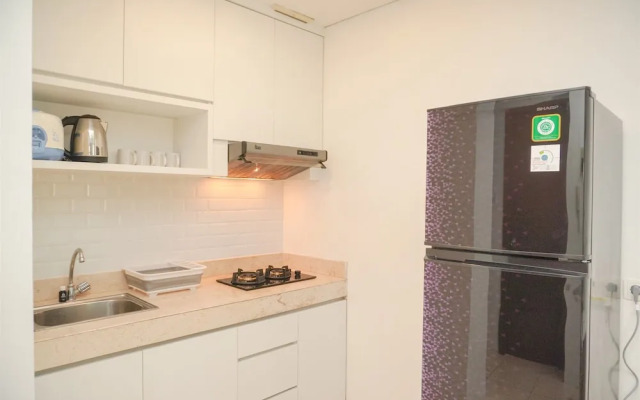 Modern And Homey 2Br At Mt Haryono Square Apartment