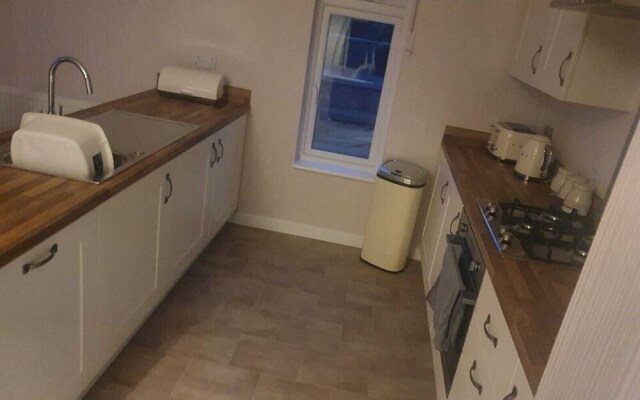 Remarkable 2-bed Luxury Lodge in Routh With Hottub