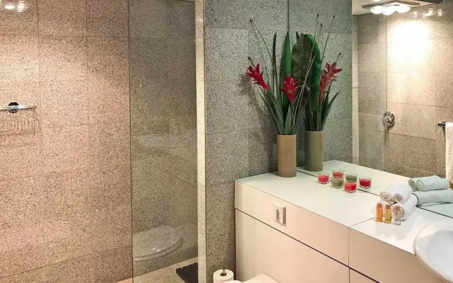 Adelaide Cbd Luxury  Spa Netflix Wifi