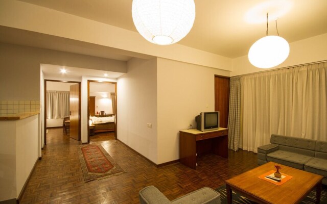 Hotel Ambassador, Chauni
