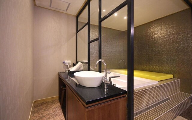 OHHO Hotel