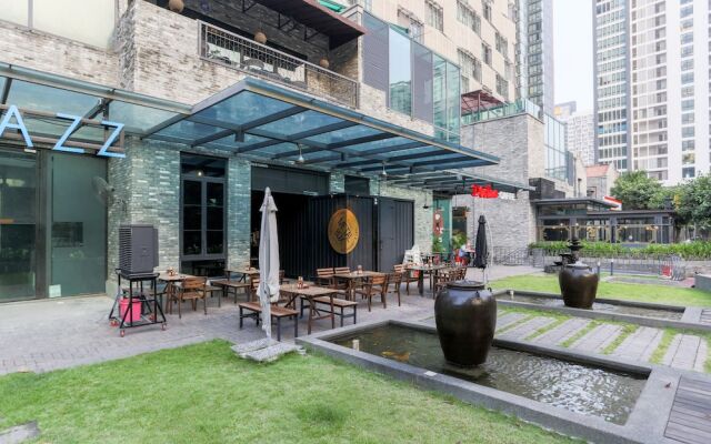 Luzzeri Suite Empire Damansara
