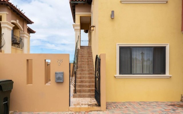 2br2ba Townhome With Pools GYM Gold Coast