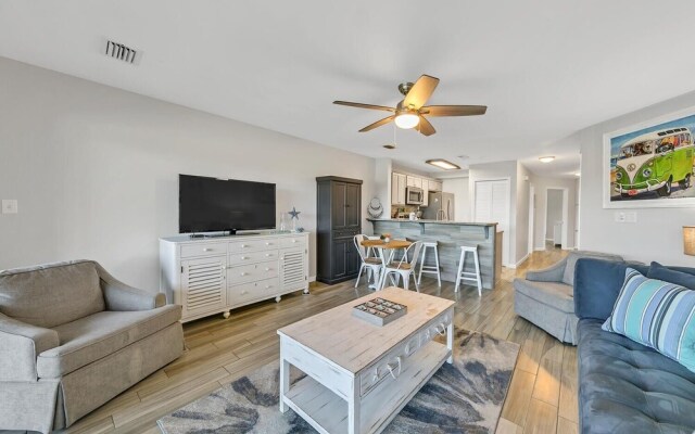 Lakefront 226 3 Bedroom Condo by Redawning