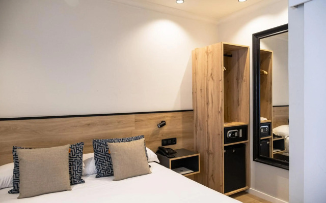 Hotel Adonis Capital