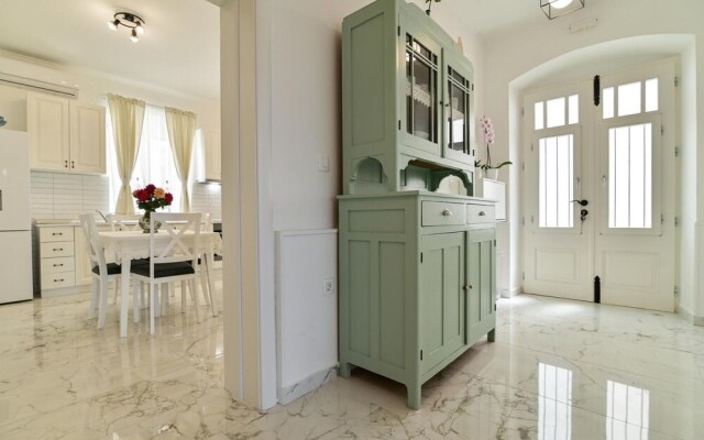 Stunning Home in Seget Donji With Wifi and 1 Bedrooms