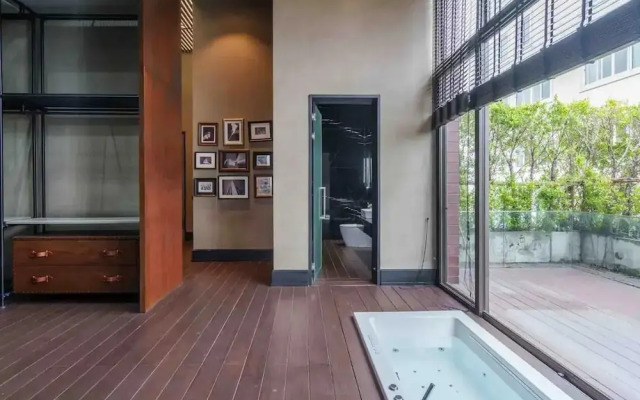 Luxury Pool Villa With Jacuzzi & Lift by Thonglor
