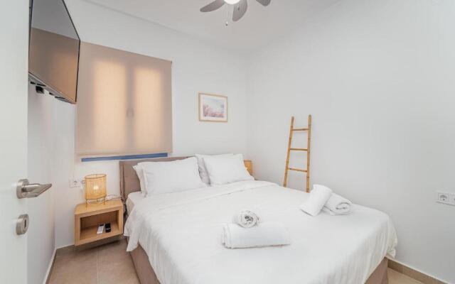 Lefkada Blue Luxury Apartments, Perigiali A4 Entrance Level