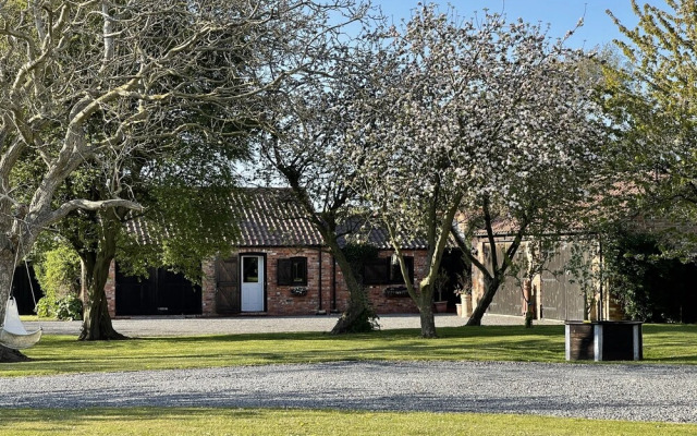 2-bed 18th Century Barn - Sleeps 6 - Pet Friendly
