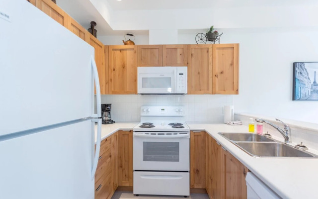 Bright and Clean, Walk Everywhere, Shared Pool and Hot Tub