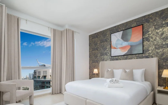 LUX The Burj Khalifa Fountain View Suite 3