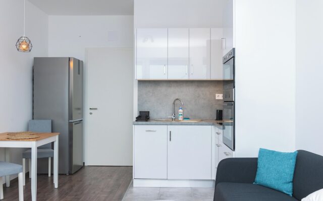 WaterFront City Apartments by UrbanRent