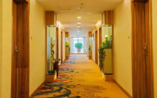 Qujing Yishi Yihe Hotel (Cuifeng Road, Qilin District)
