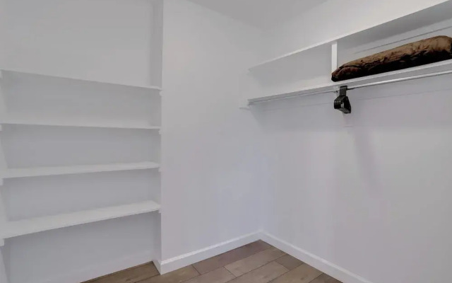 Executive Studio in Clarendon